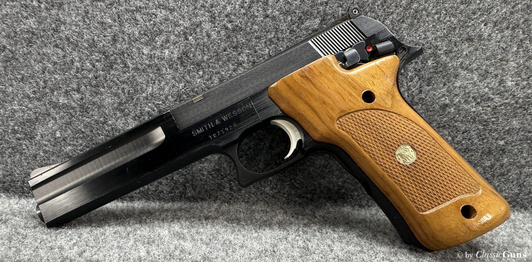Smith & Wesson Mod. 422 .22 pistol